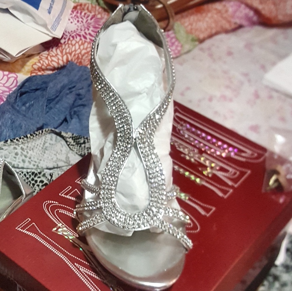 Heels - Picture 4 of 7